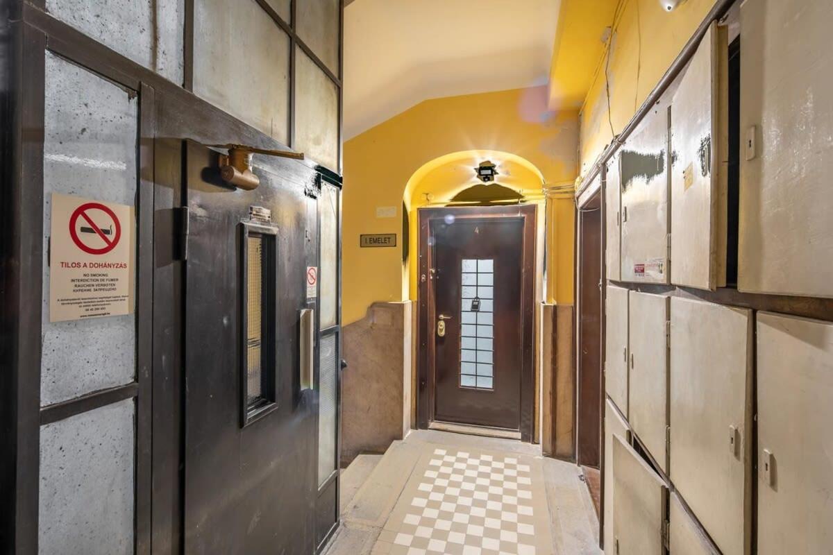 Ultra Central Mini Studio Budapest Exterior photo